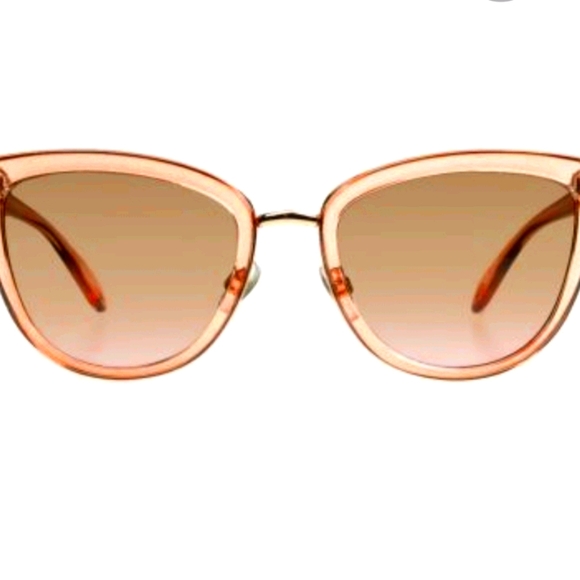 Met Me. - Picture 1 of 4